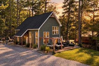 Luxury Lake House with Gas Fireplace, Fire Table & AC in Naples, Maine - 0