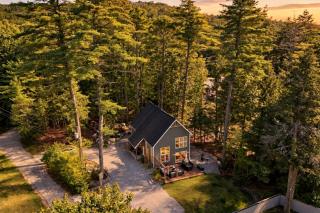 Luxury Lake House with Gas Fireplace, Fire Table & AC in Naples, Maine - 4