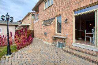 Family-friendly house near Toronto airport - 1
