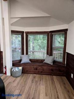 Peaceful Mountain Studio Cabin with Private Deck in Ashford, Washington - 5