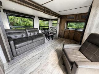 Spacious Rental Camper with Private Bathroom near Lake Champagne, Randolph, Vermont - 5