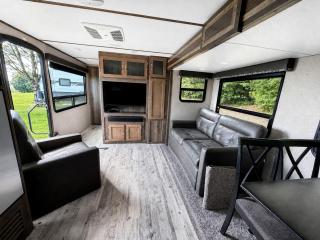 Spacious Rental Camper with Private Bathroom near Lake Champagne, Randolph, Vermont - 4