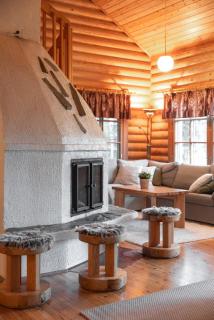 Villa Porontima | Cozy Lakeside Cabin for 12 - 2