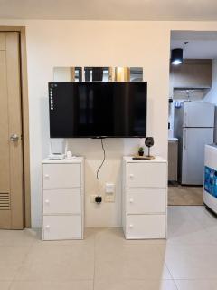 B-Makati 2BR River View , Full Kitchen , 2 Pools - 5
