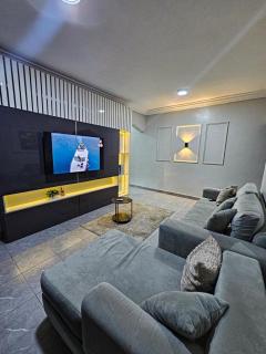 Max Alvera Stylish 2 Bedroom Apartment Shagamu - 9