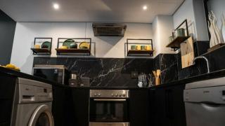 Stylish 2 Bedroom Apartment in Cape Town with Stunning Views - Cape Town - 3