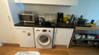 Central Studio in the Heart of Melbourne CBD! - 1