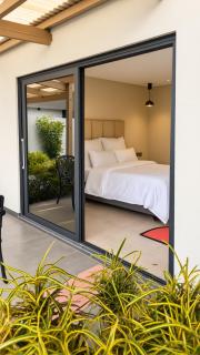 Revue Lodge & Accomodation - 4