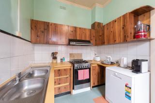 3 Bedroom Unit in the Heart of Beautiful Northcote - Melbourne - 9