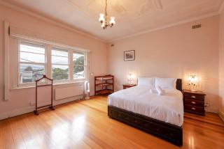 3 Bedroom Unit in the Heart of Beautiful Northcote - Melbourne - 8