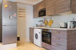 Spacious Studio Apartment in Kennington - 2