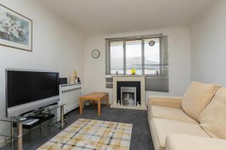 Homely 1 Bedroom Apartment in Beckton With Parking - London - 3