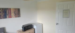 Apartment Room 1 Sleeps 2 with WiFi - 8