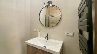Newly renovated, fully equipped room - 4