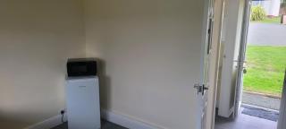 Apartment 5 Sleeps 2 with Garden - 7