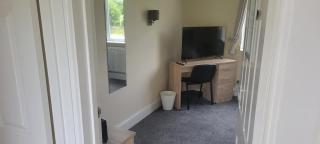 Apartment 5 Sleeps 2 with Garden - 9