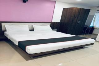 FabHotel Home Town - 3