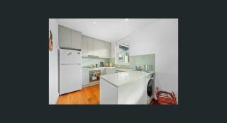 Spacious 2BDR Apt in the Heart of East Melbourne - 1