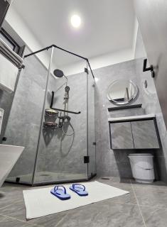 Sleek and sunlit luxury 1 bedroom in lavington - 2