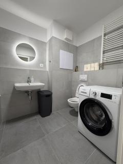 Bright apartment with Private Parking Garage - 5