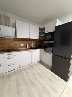 Bright apartment with Private Parking Garage - 0