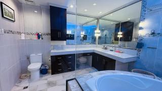 Elegant 1 Bedroom Home Huge Living Area Terrace - 5