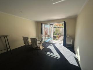 Peace and Love 2 Bedroom Townhouse West Melbourne - 3