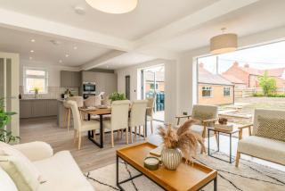 Stylish 4-Bed Home with Modern Open-Plan Living - 0
