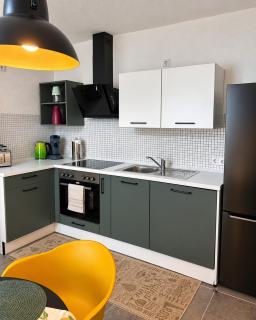 7Seas City Apartment I 6 P I Design I Netflix - 4