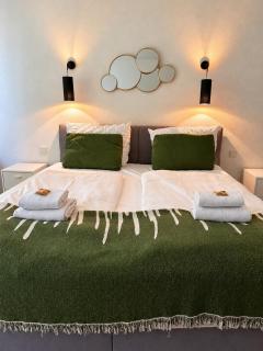 7Seas City Apartment I 6 P I Design I Netflix - 1