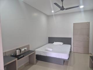 hotel leela - 2