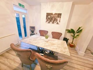 5 star Luxury Home by Liverpool Football Stadium - 9