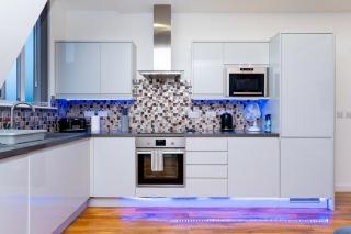 Spacious 2-Bedroom Apartment Near Leeds Centre - 8