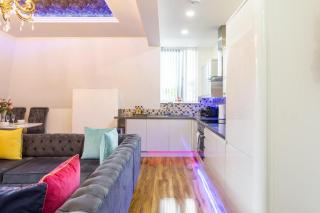 Spacious 2-Bedroom Apartment Near Leeds Centre - 6