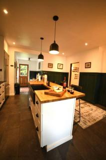 Farmhouse Lodge - 9