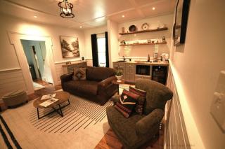 Farmhouse Lodge - 8