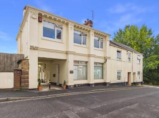 A spacious flat in the heart of town - 3