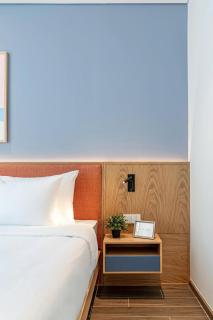 Top Floor Bedroom Privacy Vibe - 3
