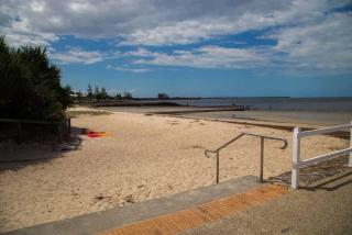 Manly Bayside Retreat 3BR 2BA Free Parking - 2