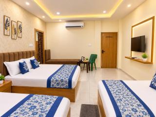 Hotel The Bhavya Palace - GR Premium - Near Railway Station - Mahakal Temple # All Room AC - A FAMILY HOTEL - 5