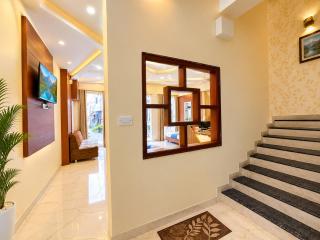 Hotel The Bhavya Palace - GR Premium - Near Railway Station - Mahakal Temple # All Room AC - A FAMILY HOTEL - 8