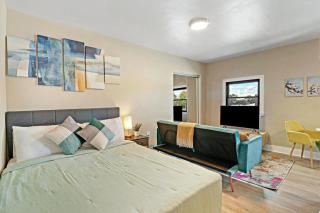 Downtown Urban Lisle Apartments - Near Metra & Naperville With Parking, Desk, Laundry - 9