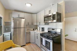 Downtown Urban Lisle Apartments - Near Metra & Naperville With Parking, Desk, Laundry - 6