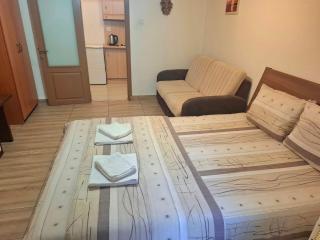 Top Center Apartment 2 - 7