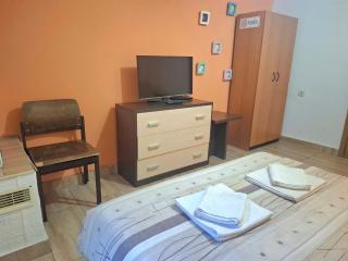 Top Center Apartment 2 - 6