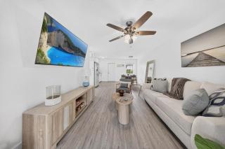 Cozy Cove III 3 min to Beach Sofa Bed - 1