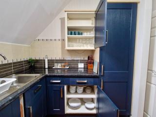Spacious Chic & Modern Apt w Free Parking - 2