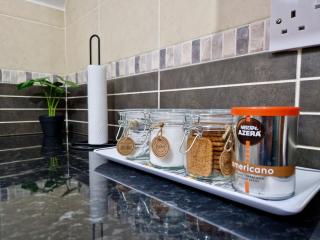 Spacious Chic & Modern Apt w Free Parking - 1