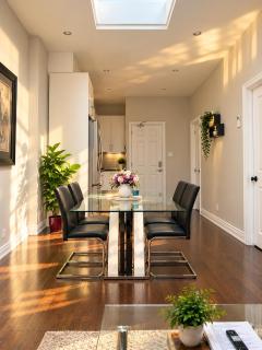 Beautiful and Cozy Apartment Steps from Lansdowne Station with Netflix - 0