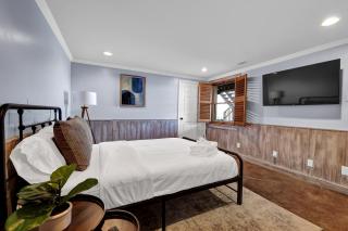 Private 7BR Lakehouse EstatePool, HotTub13 Beds - 9